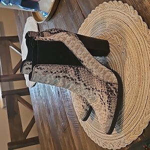 Kaanas Snakeskin Print Boots Size 10
